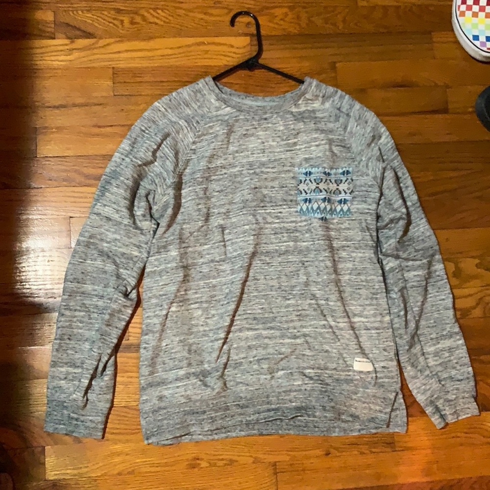 Grey sweater with print pocket